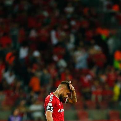 Inter e Grêmio se enfrentam no Estádio Beira-Rio pela 11ª rodada do Brasileirão. Clássico Gre-Nal 421. Rafael Sobis.