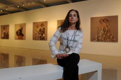  CAXIAS DO SUL, RS, BRASIL, 04/11/2019 - Obras da exposição Bege não é cor, da artista Jane Toss de Bhoni ocupa a Galeria Municipal de Arte Gerd Bornhein, na Casa de Cultura. (Marcelo Casagrande/Agência RBS)