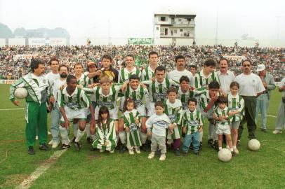 Juventude campeão da série B do Campeonato Brasileiro, em 1994, contra o Goiás.No. 8960