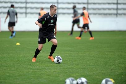  CAXIAS DO SUL, RS, BRASIL 02/02/2016treino do time do Juventude no estádio Alfredo Jaconi em Caxias do Sul.  Na Foto: Lateral Duda. (Felipe Nyland/Agência RBS)Indexador: Felipe Nyland                   