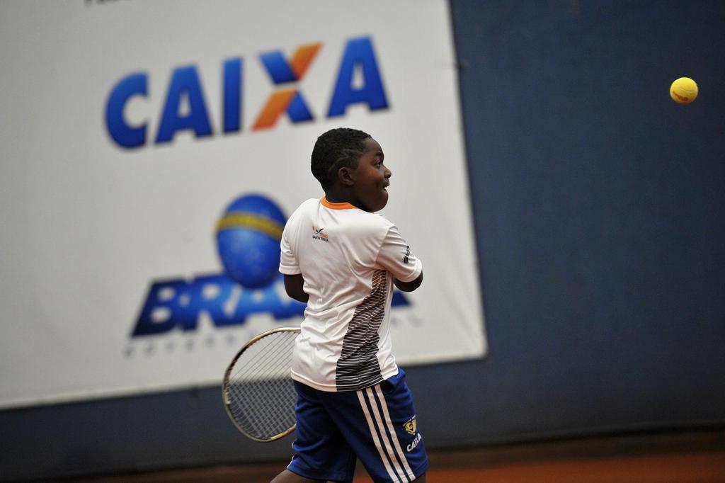 Jogo Raquetes de Tênis e Badminton com Rede e Bolinha Infantil 22