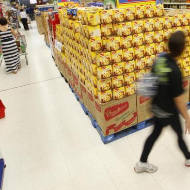  O Diário fez um levantamento em oito supermercados de Santa Maria para descobrir o valor de dez itens.