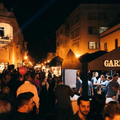 Garibaldi Vintage reúne espumante e gastronomia na Rua Buarque de Macedo, no centro de Garibaldi.