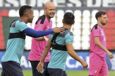 Ecuador's Independiente del Valle coach, Spanish Miguel Angel Ramirez, takes part in a training session at Defensores del Chaco stadium in Asuncion on November 7, 2019, ahead of the Copa Sudamericana final football match against Ecuadorean Independiente del Valle, to take place on November 9. - Efren Mena (Photo by DANIEL DUARTE / AFP)