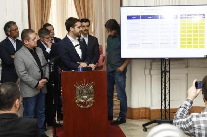 PORTO ALEGRE, RS, BRASIL, 8/11//2019. O governo do Estado anunciou, nesta sexta-feira (8/11), o cronograma de nomeaes para os concursos das secretarias da Segurana Pblica e da Administrao Penitenciria. O governador Eduardo Leite e o vice-governador e secretrio da Segurana Pblica, Ranolfo Vieira Júnior, divulgaram a previso de chamamento de 4.459 novos servidores para a Brigada Militar, o Corpo de Bombeiros, a Polcia Civil e a Superintendncia dos Servios Penitencirios (SUSEPE) no decorrer dos prximos trs anos. Foto: Itamar Aguiar/Palcio Piratini. 