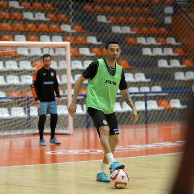 CAXIAS DO SUL, RS, BRASIL, 07/11/2019Treinamento da ACBF. A equipe de Carlos Barbosa enfrenta o Pato Futsal pelas quartas de final da Liga Nacional de Futsal.Valdin - veterano(Lucas Amorelli/Agência RBS)