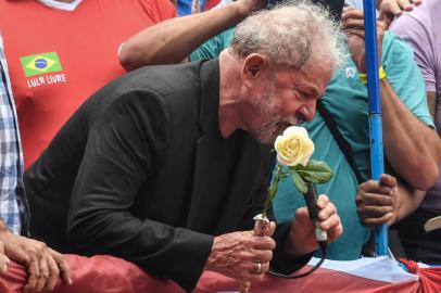 Brazilian former president (2003-2011) Luiz Inacio Lula da Silva speaks during a rally outside the metalworkers union building in Sao Bernardo do Campo, in metropolitan Sao Paulo, Brazil, on November 9, 2019. - Brazils leftist icon Luiz Inacio Lula da Silva walked free from jail Friday after a year and a half behind bars for corruption following a court ruling that could release thousands of convicts. (Photo by NELSON ALMEIDA / AFP)