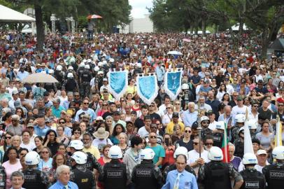 SANTA MARIA, RS, BRASIL,10/11/2019- Fiéis participam de romaria para Nossa Senhora Medianeira, em Santa Maria. (Foto: Ronald Mendes / Especial)