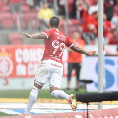 William Pottker comemora um dos gols do Inter no Beira-Rio