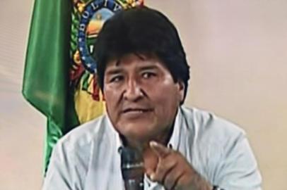 Grab taken from a handout video released by Bolivia TV showing Bolivian President Evo Morales announcing his resignation on November 9, 2019 in a televised address from Cochabamba, Bolivia, caving in following three weeks of sometimes-violent protests over his disputed re-election after the army and police withdrew their backing. - Morales, 60 and in power since 2006, was declared the winner of presidential voting on October 20 by a narrow margin. It gave him a controversial fourth term. (Photo by HO / Bolivia TV / AFP) / RESTRICTED TO EDITORIAL USE - MANDATORY CREDIT "AFP PHOTO / BOLIVIA TV / HO" - NO MARKETING - NO ADVERTISING CAMPAIGNS - DISTRIBUTED AS A SERVICE TO CLIENTS