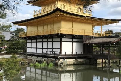 Templo Kinkaku-ji (Templo do Pavilhão Dourado ), em Kyoto, no Japão.