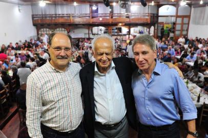 MDB caxiense homenageia 60 anos de vida pública de Pedro Simon. Na foto, os ex-governadores José Ivo Sartori, Pedro Simon e Germano Rigotto, todos caxienses.