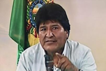  Grab taken from a handout video released by Bolivia TV showing Bolivian President Evo Morales announcing his resignation on November 9, 2019 in a televised address from Cochabamba, Bolivia, caving in following three weeks of sometimes-violent protests over his disputed re-election after the army and police withdrew their backing. - Morales, 60 and in power since 2006, was declared the winner of presidential voting on October 20 by a narrow margin. It gave him a controversial fourth term. (Photo by HO / Bolivia TV / AFP) / RESTRICTED TO EDITORIAL USE - MANDATORY CREDIT AFP PHOTO / BOLIVIA TV / HO - NO MARKETING - NO ADVERTISING CAMPAIGNS - DISTRIBUTED AS A SERVICE TO CLIENTSEditoria: WARLocal: CochabambaIndexador: HOSecao: governmentFonte: Bolivia TVFotógrafo: STR