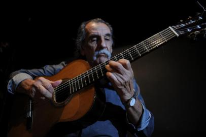  CAXIAS DO SUL, RS, BRASIL, 02/04/2019 - Violonista argentino radicado em Caxias do Sul, Dom Lucio Yanel apresenta o show Universo Pampa nesta quinta-feira, no Teatro Pedro Parenti (Casa da Cultura). (Marcelo Casagrande/Agência RBS)