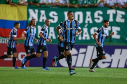 Gremio x ChapecoenseRS - FUTEBOL/CAMPEONATO BRASILEIRO 2019 /GREMIO X CHAPECOENSE - ESPORTES - Lance da partida entre Chapecoense e Gremio disputada na noite deste domingo, na Arena Conda, em Chapeco, em partida valida pela Campeonato Brasileiro 2019. FOTO: LUCAS UEBEL/GREMIO FBPAEditoria: SPOIndexador: Lucas UebelSecao: futebolFonte: Gremio.netFotógrafo: Gremio x Chapecoense