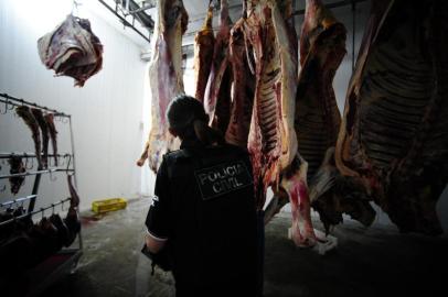  PORTO ALEGRE, RS, BRASIL,12/11/2019- Operação em frigoríficos, com carne sem procedência e sem condições sanitárias, que estavam sendo comercializadas.(FOTOGRAFO: RONALDO BERNARDI / AGENCIA RBS)