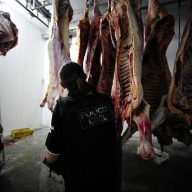  PORTO ALEGRE, RS, BRASIL,12/11/2019- Operação em frigoríficos, com carne sem procedência e sem condições sanitárias, que estavam sendo comercializadas.(FOTOGRAFO: RONALDO BERNARDI / AGENCIA RBS)