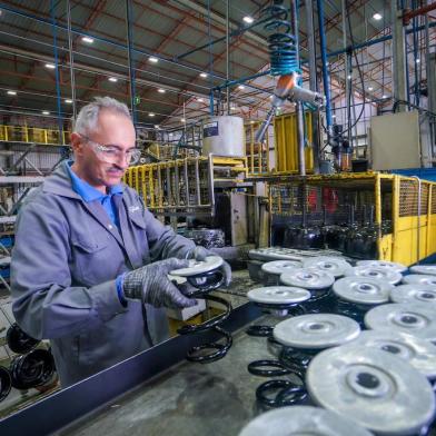 A Master Sistemas Automotivos Ã© a maior fabricante de freios para caminhÃµes, Ã´nibus, reboques e semirreboques da AmÃ©rica do Sul.  FOTO: Jefferson Bernardes/ AgÃªncia Preview