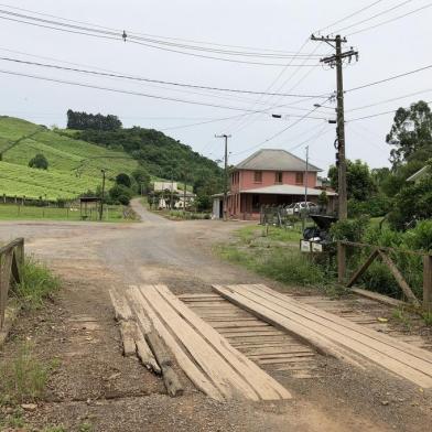 Ponte do Vale dos Vinhedos, em Bento Gonçalves, com estrutura precária