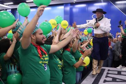 Inauguramos mais uma Havan, dessa vez em Santa Maria (RS). Quero agradecer o carinho da população e desejar muito sucesso para nossa loja de número 134. E vamos com tudo pois até o final do ano temos muitas lojas para abrir e empregos para gerar! Vamos juntos 