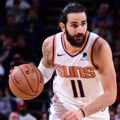 Philadelphia 76ers v Phoenix SunsPHOENIX, AZ - NOVEMBER 4: Ricky Rubio #11 of the Phoenix Suns handles the ball against the Philadelphia 76ers on November 4, 2019 at Talking Stick Resort Arena in Phoenix, Arizona. NOTE TO USER: User expressly acknowledges and agrees that, by downloading and or using this photograph, user is consenting to the terms and conditions of the Getty Images License Agreement. Mandatory Copyright Notice: Copyright 2019 NBAE   Michael Gonzales/NBAE via Getty Images/AFPEditoria: SPOLocal: PhoenixIndexador: Michael GonzalesSecao: BasketballFonte: NBAE / Getty ImagesFotógrafo: Contributor