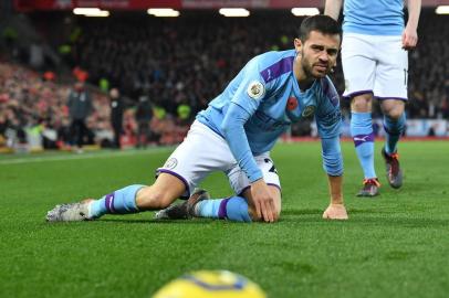  Manchester Citys Portuguese midfielder Bernardo Silva looks on during the English Premier League football match between Liverpool and Manchester City at Anfield in Liverpool, north west England on November 10, 2019. (Photo by Paul ELLIS / AFP) / RESTRICTED TO EDITORIAL USE. No use with unauthorized audio, video, data, fixture lists, club/league logos or live services. Online in-match use limited to 120 images. An additional 40 images may be used in extra time. No video emulation. Social media in-match use limited to 120 images. An additional 40 images may be used in extra time. No use in betting publications, games or single club/league/player publications. / Editoria: SPOLocal: LiverpoolIndexador: PAUL ELLISSecao: soccerFonte: AFPFotógrafo: STF