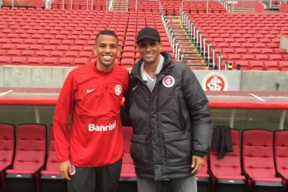 Rivaldo aproveitou a passagem por Porto Alegre para conhecer o estádio do time que o filho defende em 11 de agosto de 2016