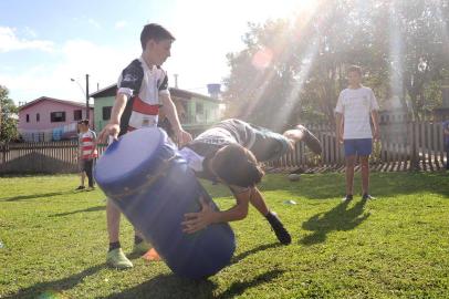 CAXIAS DO SUL, RS, BRASIL (08/11/2019). REDE SOCIAL - Rúgbi.  Matéria da série especial dos projetos sociais conta a história dos jovens que encontraram nos núcleos do Serra Gaúcha Rugby, de Caxias do Sul, uma forma de conhecer a modalidade e os seus valores. (Antonio Valiente/Agência RBS)