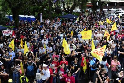  PORTO ALEGRE, RS, BRASIL - 14.11.2019 - Assembleia geral do CPERS. Mobilização  em resposta ao pacote de medidas anunciado pelo governo do Estado. (Foto: Ronaldo Bernardi/Agencia RBS)