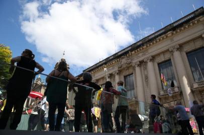  ** EM BAIXA RESOLUÇÃO ** PORTO ALEGRE, RS, BRASIL - 14.11.2019 - Protesto de servidores no Centro Histórico. (Foto: Fernando Gomes/Agencia RBS)