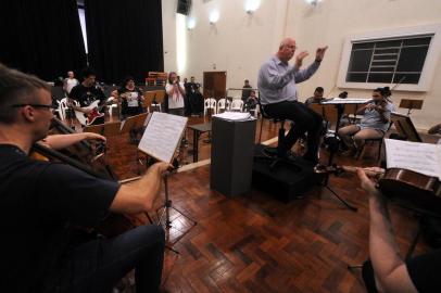  A Orquestra Sinfônica da UCS, regida pelo maestro Manfredo Schmiedt, promove o espetáculo MDBF in Concert, que conta com a participação de diversos solistas da cena blueseira. O concerto será apresentado no UCS Teatro e no MDBF. (Marcelo Casagrande/Agência RBS)