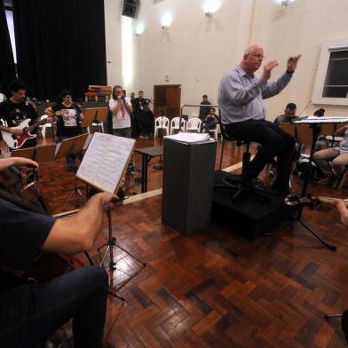  A Orquestra Sinfônica da UCS, regida pelo maestro Manfredo Schmiedt, promove o espetáculo MDBF in Concert, que conta com a participação de diversos solistas da cena blueseira. O concerto será apresentado no UCS Teatro e no MDBF. (Marcelo Casagrande/Agência RBS)