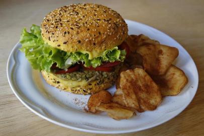  PORTO ALEGRE, RS, BRASIL - 08/02/2018 - Receitas de hamburgueres vegetarianos. FOTO: ANSELMO CUNHA/ESPECIAL