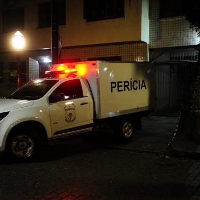  PORTO ALEGRE 18.11.2019 - Uma mulher de 23 anos foi morta em uma abordagem de assalto por volta das 2h15min desta segunda-feira (18), no bairro Cidade Baixa, em Porto Alegre. A informação da Brigada Militar é de que a vítima, que não teve a identificação divulgada, e mais duas mulheres caminhavam na esquina das ruas da República e Lima e Silva quando dois homens passaram no local em um veículo Classic de cor prata e anunciaram o assalto.