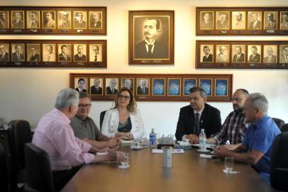  CAXIAS DO SUL, RS, BRASIL, 18/11/2019Reunião da comissão da Festa da Uva 2021 na CIC Caxias do Sul define data do eventoIvanir Gasperin, presidente da CICSandra Randon, presidente da comissão da Festa da Uva(Lucas Amorelli/Agência RBS)