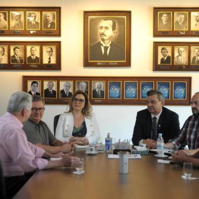  CAXIAS DO SUL, RS, BRASIL, 18/11/2019Reunião da comissão da Festa da Uva 2021 na CIC Caxias do Sul define data do eventoIvanir Gasperin, presidente da CICSandra Randon, presidente da comissão da Festa da Uva(Lucas Amorelli/Agência RBS)