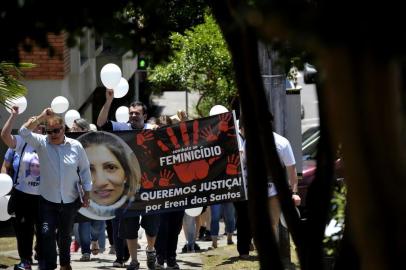  CAXIAS DO SUL, RS, BRASIL, 19/11/2019Protesto contra o feminicídio sai da praça Dante até o Forum.(Lucas Amorelli/Agência RBS)