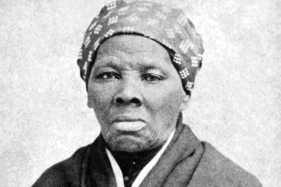 Harriet Tubman é personagem importante da história dos Estados Unidos. Por ter ajudado a salvar várias pessoas da escravidão, é chamada de Moisés americana