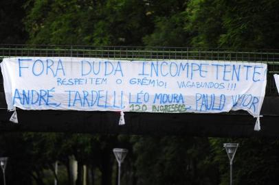  PORTO ALEGRE, RS, BRASIL, 20/11/2019- Protesto dos torcedores do Grêmio. (FOTOGRAFO: RONALDO BERNARDI / AGENCIA RBS)