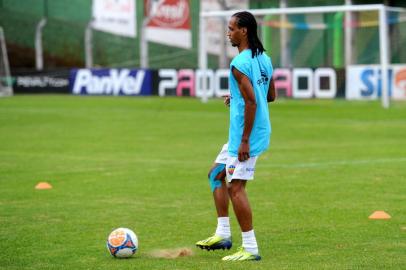  VERANÓPOLIS, 24/01/2015. Veranópolis x Juventude, jogo amistoso realizado no estádio Antonio David Farina em Veranópolis. Volante Eduardinho. (Jonas Ramos/Pioneiro)