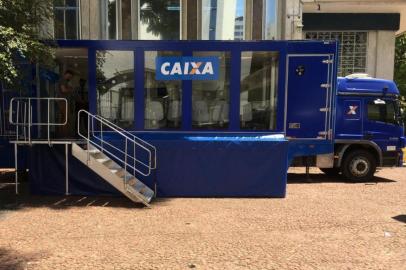 Até 22 de novembro os clientes da Caixa Econômica Federal de Porto Alegre têm novamente a oportunidade de quitar suas dívidas com descontos especiais. O caminhão da campanha Você no Azul retorna à Capital com atendimentos das 10h às 16h, na Praça da Alfândega, s/nº, para renegociação de créditos comerciais em atraso de pessoas físicas e jurídicas.