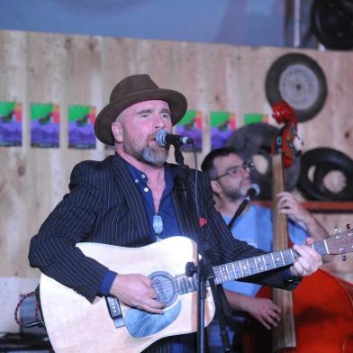  CAXIAS DO SUL, RS, BRASIL, 24/11/2018. 11º Mississippi Delta Blues Festival, MDBF, no Largo da Estação Férrea - 3º dia. Na foto, Gallie no Folk Stage. (Felipe Nyland/Agência RBS)