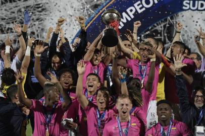 Players of Ecuadors Independiente del Valle celebrate on the podium with the trophy after winning the Copa Sudamericana final football match by defeating Argentinas Colon de Santa Fe, at the General Pablo Rojas stadium in Asuncion, on November 9, 2019. (Photo by Juan Mabromata / AFP)