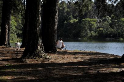  CAXIAS DO SUL, RS, BRASIL, 19/11/2019Céu azul e calor na manhã de Caxias do Sul. Imagens do lago da represa do Complexo Dal Bó (Lucas Amorelli/Agência RBS)