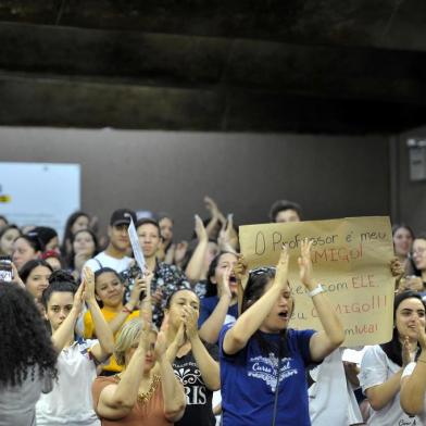  CAXIAS DO SUL, RS, BRASIL, 21/11/2019Alunos da rede estadual, protestam contra o governador na câmara de vereadores durante a sessão nesta manhã.(Lucas Amorelli/Agência RBS)