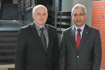 Foto: Emir José Alves da Silva (E), atual presidente da AANERGS, e Adalmir Borges Antunes (D), que tomará posse no cargo em 21 de novembro.