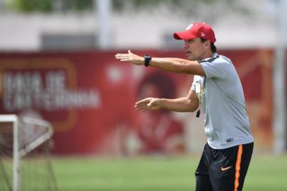  Técnico Zé Ricardo, do Internacional. 