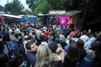  CAXIAS DO SUL, RS, BRASIL 28/11/2015oitava edição do Mississippi Delta Blues Festival acontece nos dias 26, 27 e 28 de novembro, na Estação Férrea, em Caxias do Sul. Na foto: Bob Stronger no palco Front porch Stage (Felipe Nyland/Agência RBS)