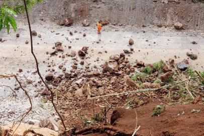 Perfurações na encosta da ERS-122, em Farroupilha, onde houve deslizamento em 4 de novembro, ficaram para esta sexta-feira.