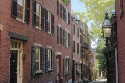 Acorn Street, em Boston, é conhecida como a rua mais fotografada da América